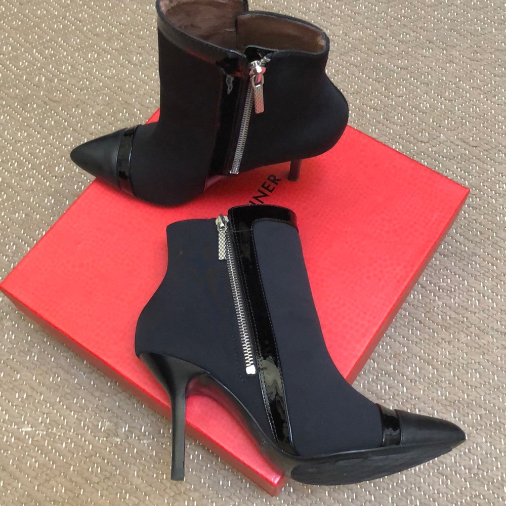 NEW❤️ Donald J Pliner Hali black crêpe ankle boot